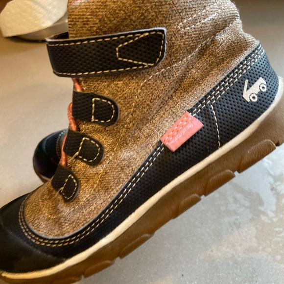 Adorable See Kai Run winter girls ankle boots! - Picture 5 of 8